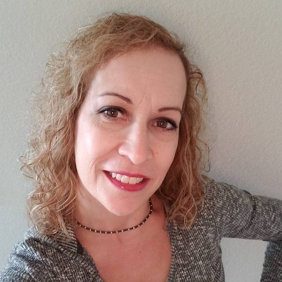 Meet your Posher, Shelley - Picture 1 of 3